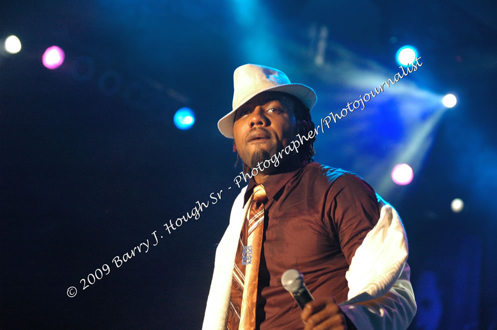 Da'ville @ Reggae Sumfest 2009 - International Night 2 - Reggae Sumfest 2009,Catherine Hall, Montego Bay, St. James, Jamaica W.I. - Saturaday, July 25, 2009 - Reggae Sumfest 2009, July 19 - 25, 2009 - Photographs by Net2Market.com - Barry J. Hough Sr. Photojournalist/Photograper - Photographs taken with a Nikon D70, D100, or D300 - Negril Travel Guide, Negril Jamaica WI - http://www.negriltravelguide.com - info@negriltravelguide.com...!